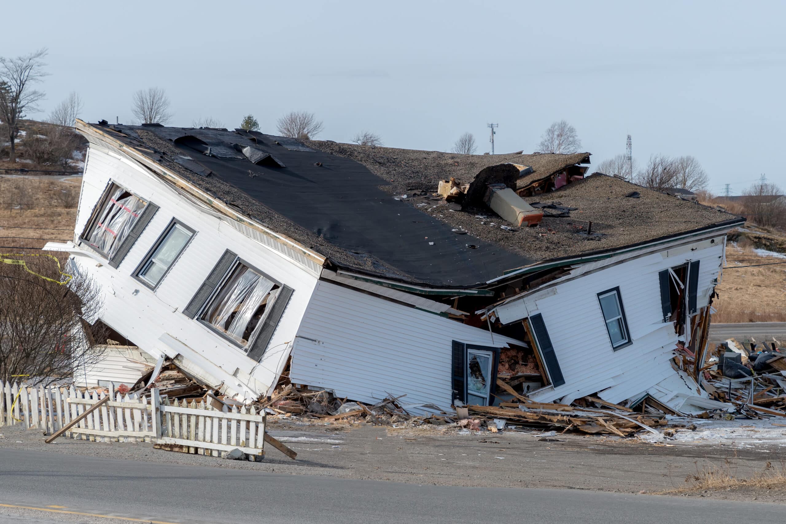 A,Heavily,Damaged,,Collapsing,House.,The,Second,Floor,Has,Fallen